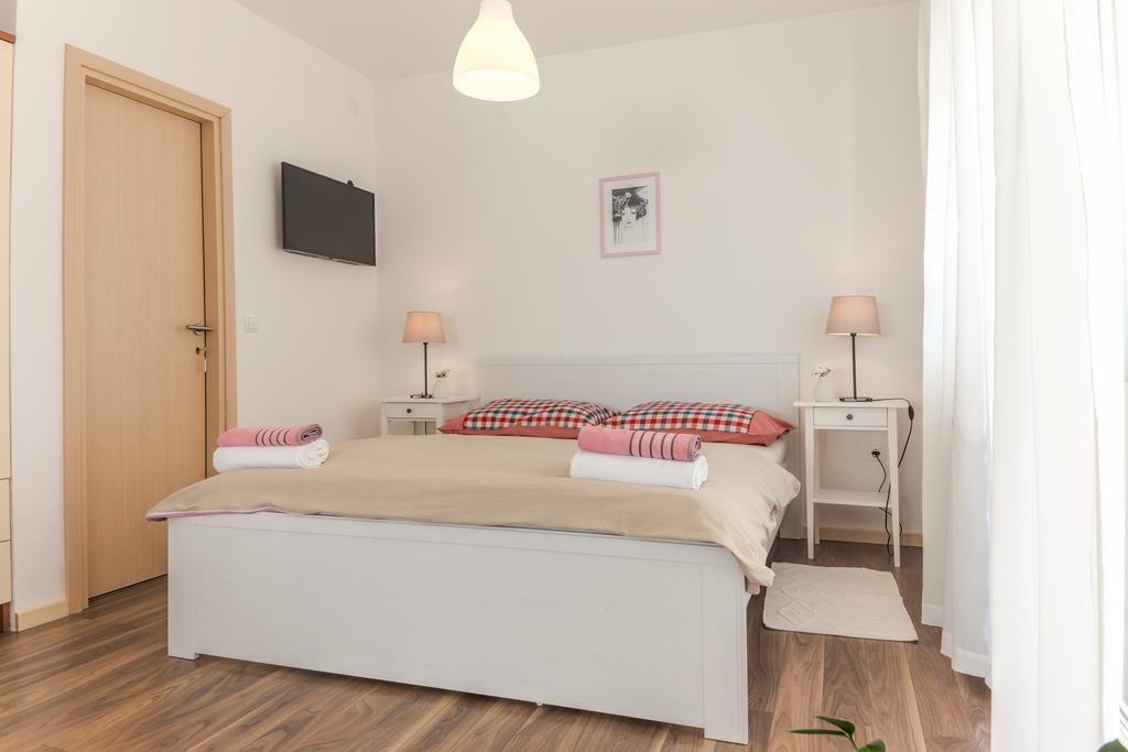 Apartments Nika スルニュ エクステリア 写真