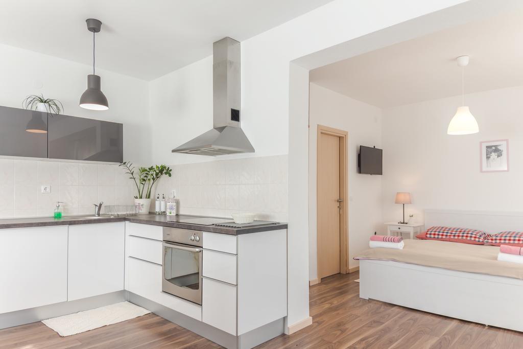 Apartments Nika スルニュ エクステリア 写真